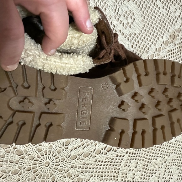 Women’s brown suede Sherpa lines ankle boots - Picture 3 of 4